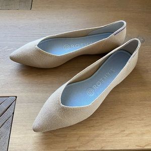 New Rothy’s merino camel points size 6